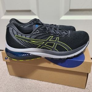 ASICS MEN's ultra lightweight runners (gel series) - size 8.5